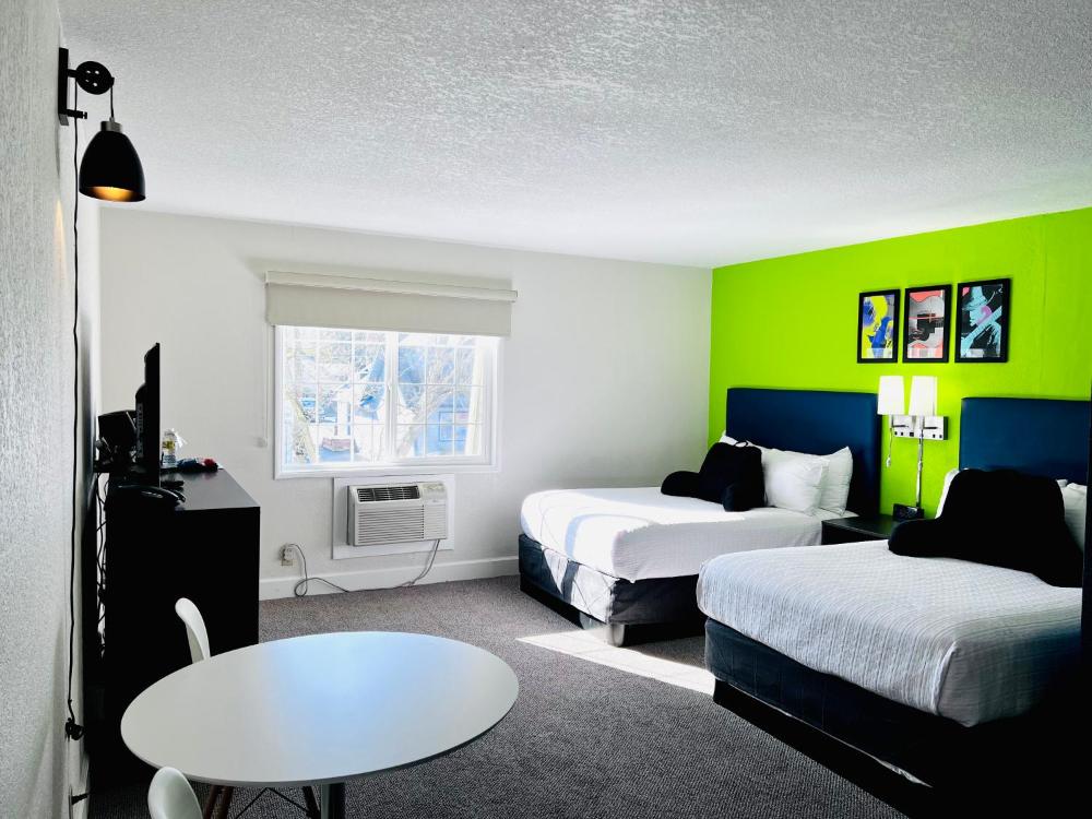 Double Room with Two Double Beds - Non-Smoking interior